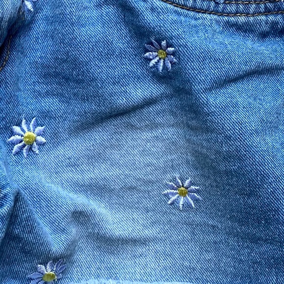 Girl’s denim shorts.🌸 - Picture 3 of 3